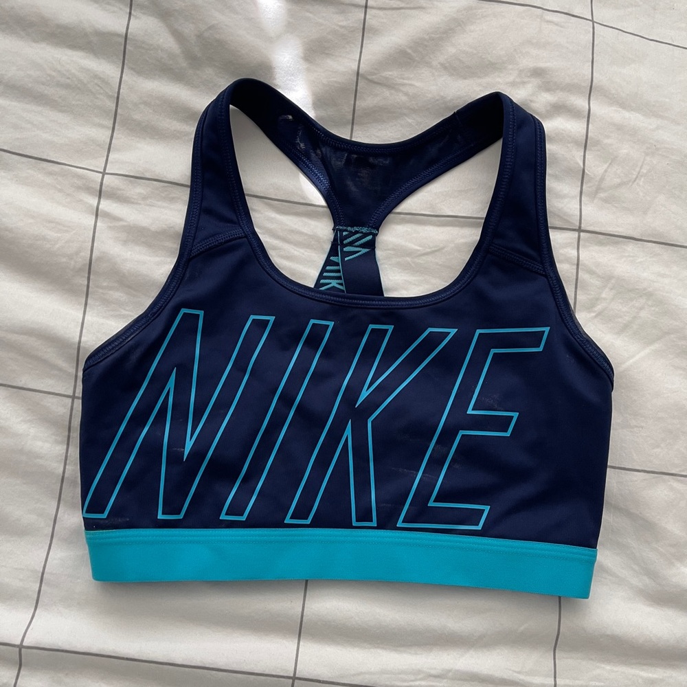 Cute Nike sports bra barely worn size S